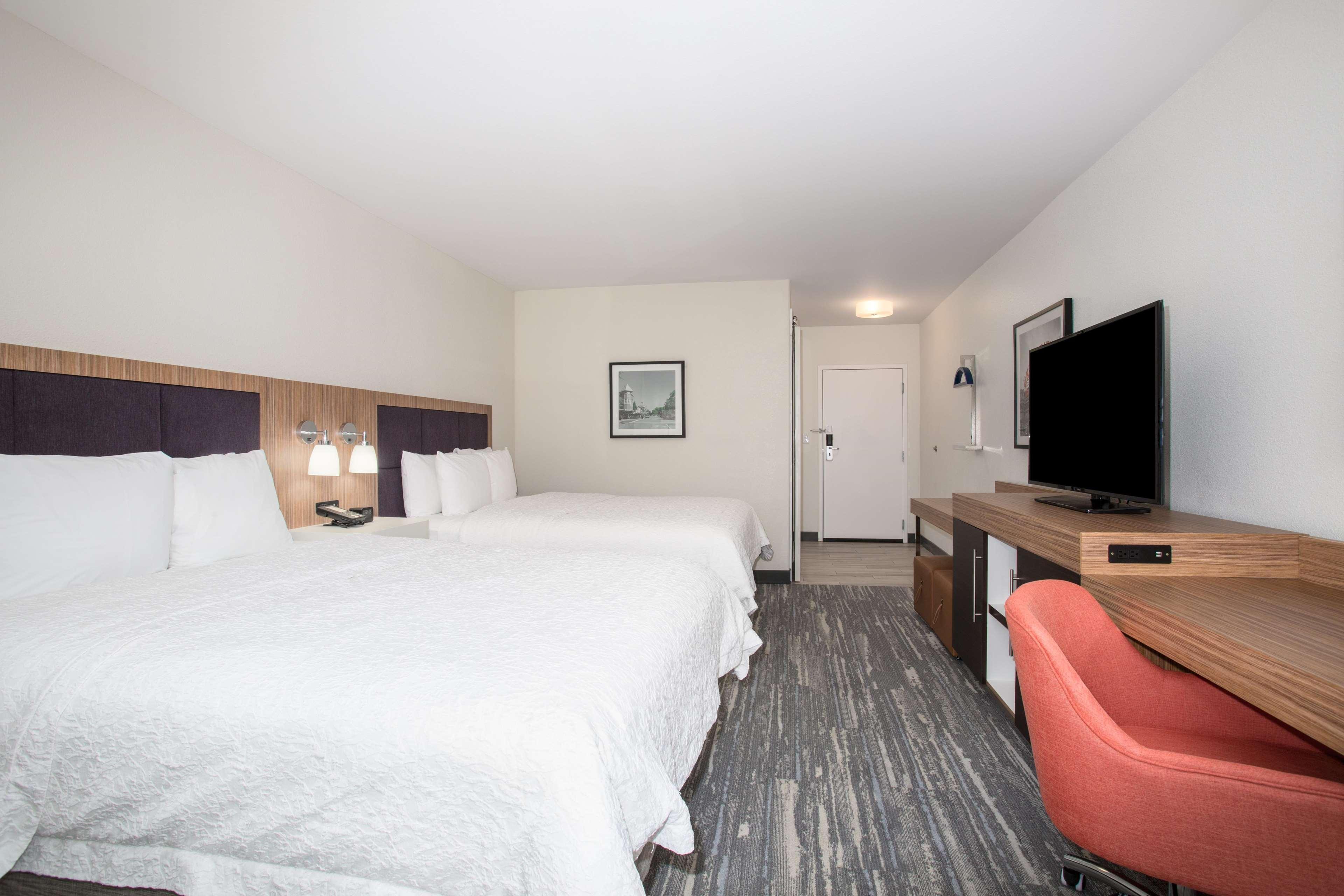 Hampton & Hotel Parker